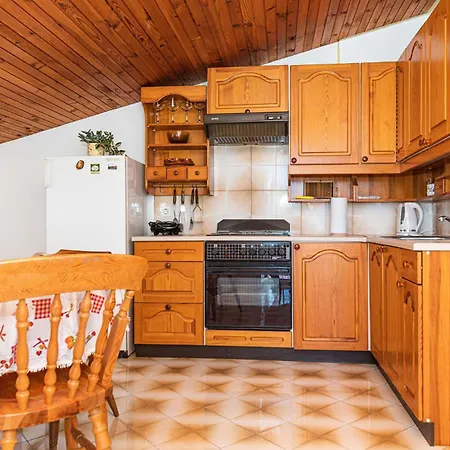 1 Bedroom Gorgeous In Okrug Donji Donji Okrug (Ciovo)
